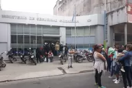 Se amotinaron los presos de la comisaría 1ª y familiares cortan la San Martín al 200