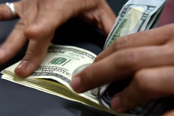 En un día con alta demanda, el Central debió intervenir para abastecer de dólares el mercado