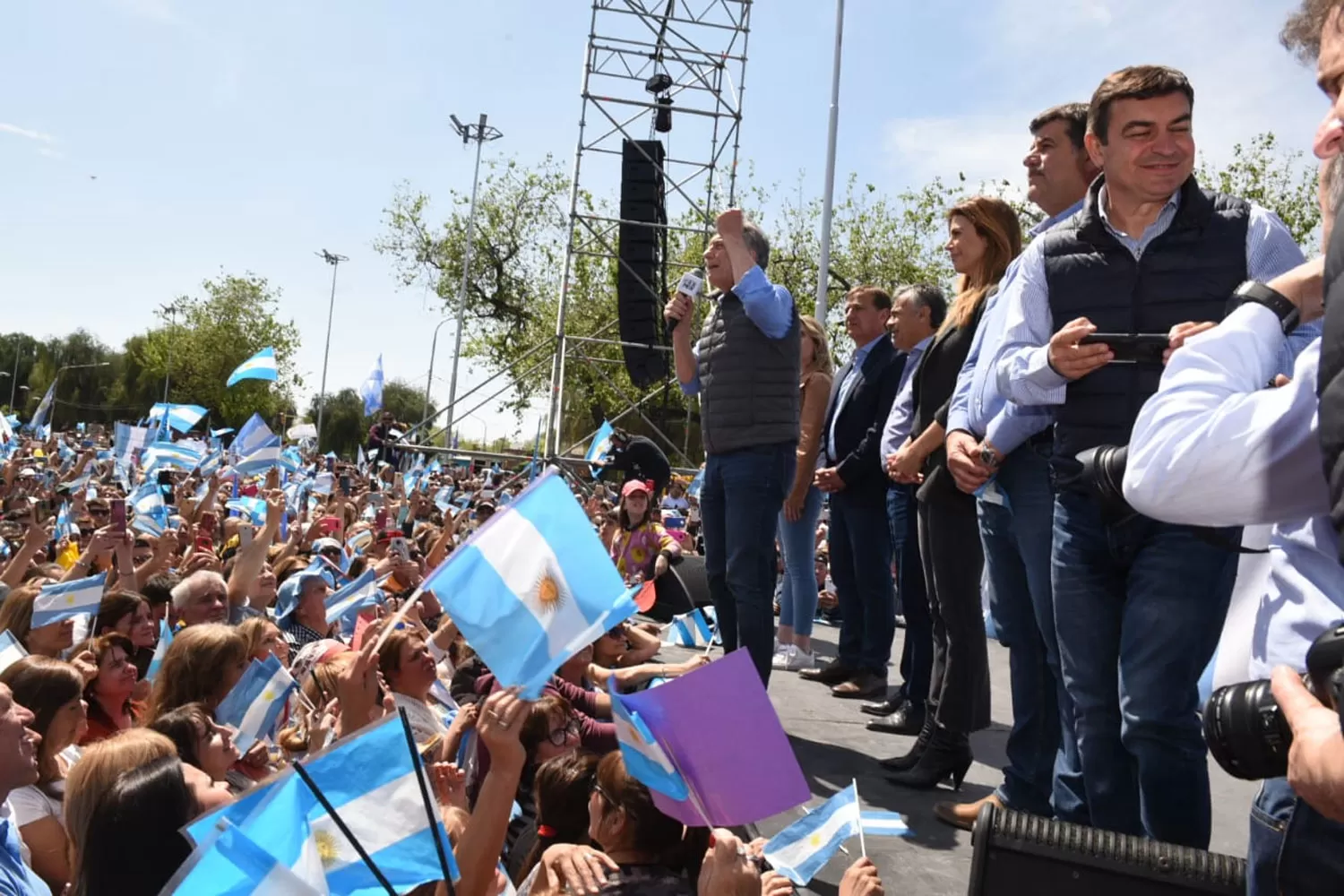 EN MENDOZA. Mauricio Macri participa de otra marcha de la campaña Sí se puede.