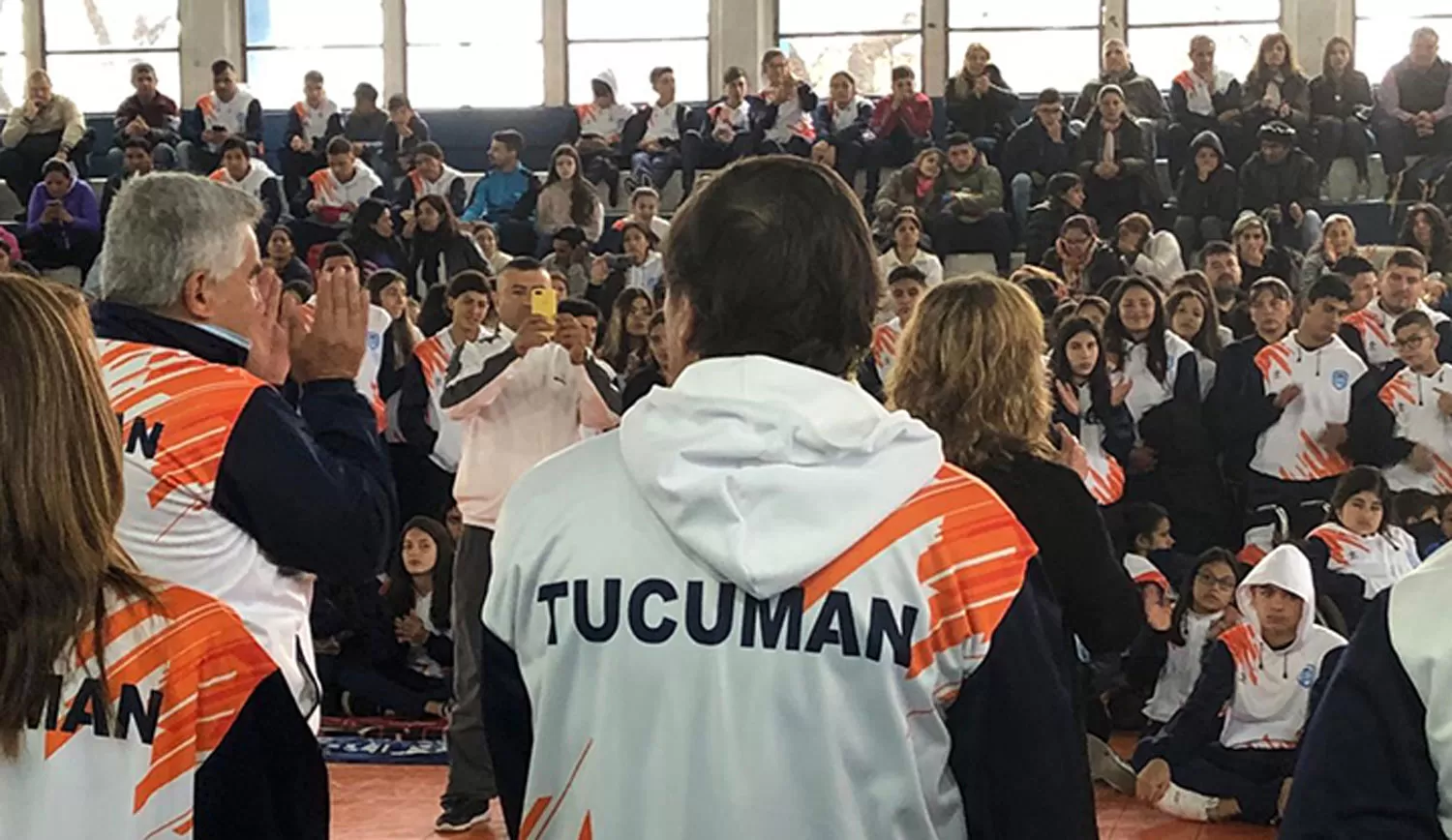Más de 700 jóvenes tucumanos partieron hacia Mar del Plata para participar de los Juegos Evita