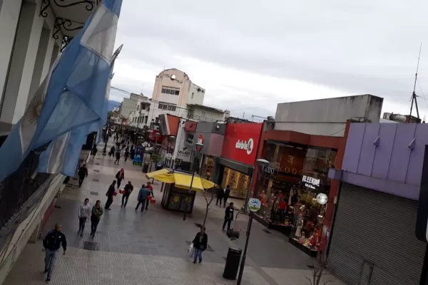 El cielo estará cubierto de nubes y no se descartan lluvias por la tarde