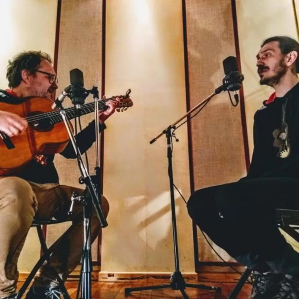  EL DÚO. Neri y González dan a conocer una nueva marca cancionística con guitarra, voces y poesía.  