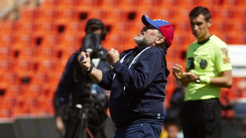 Diego Maradona se anotó su primer triunfo como DT en Gimnasia