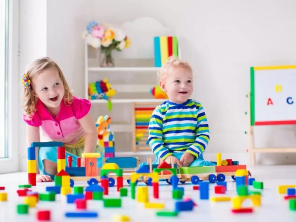SÓLO ES CUESTIÓN DE DIVERTIRSE. Para los niños, dicen los especialistas, los juguetes no tienen género. 