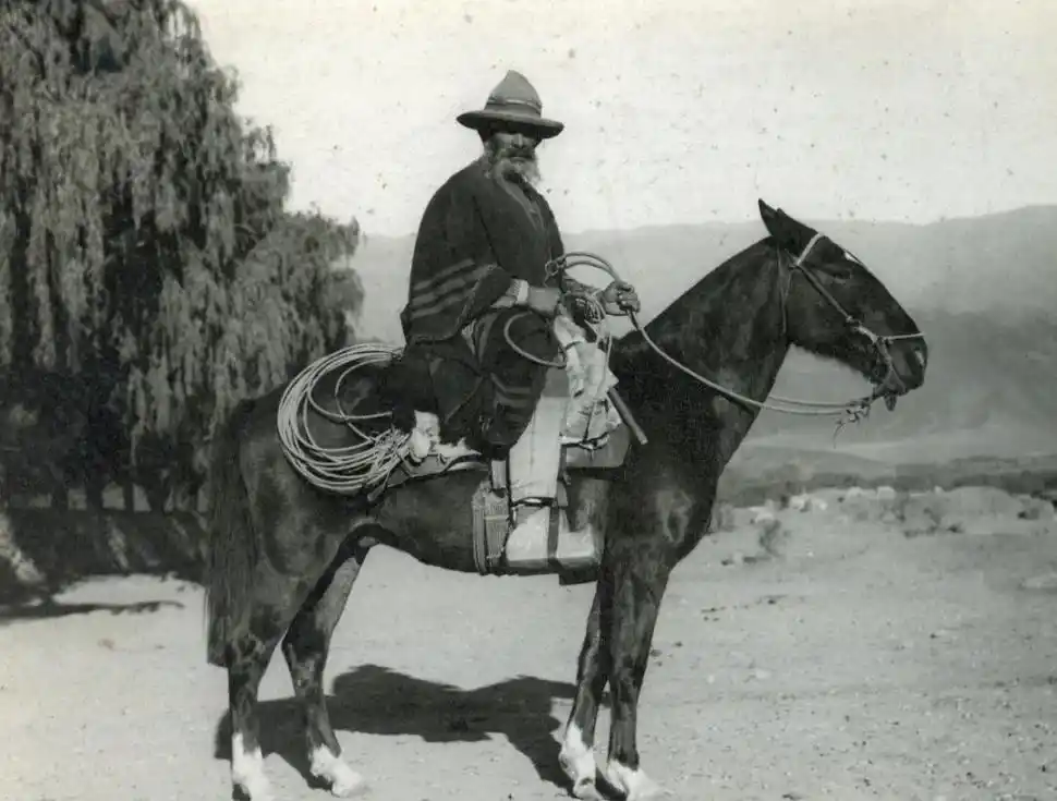 “AN ESTANCIERO”. Grabado en el libro de viajes del capitán Thomas Page, editado en Londres en 1859.