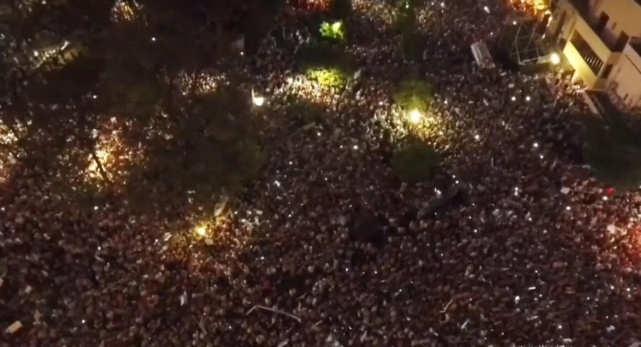 La esquina de la plaza estuvo colmada de seguidores de Macri. FOTO GENTILEZA DE JUNTOS POR EL CAMBIO