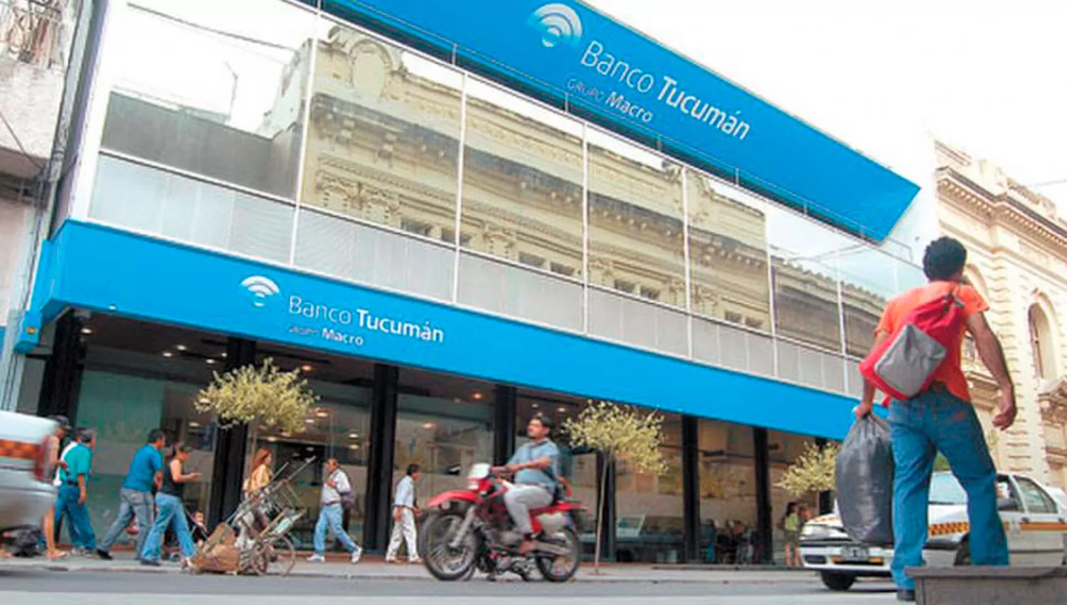 La cartelería será renovada para identificar la sede como Banco Macro.