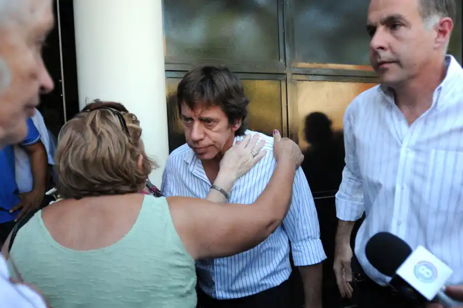 JUNTO A RICARDO. Manuela Ledesma fue durante casi dos décadas militante de FR y asistió al Instituto Cardiológico para darle el pésame a los hermanos Bussi.