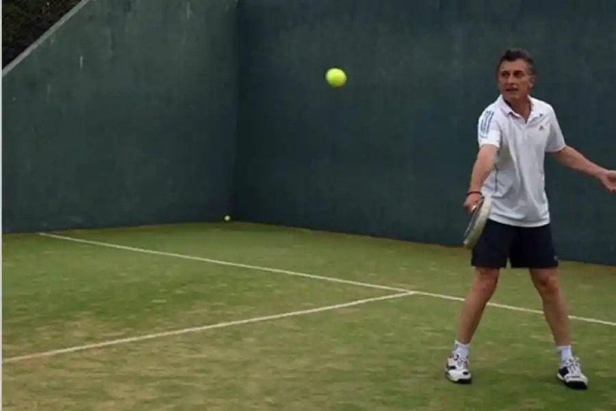 Macri, la faja y el porqué de su uso durante su visita a Tucumán