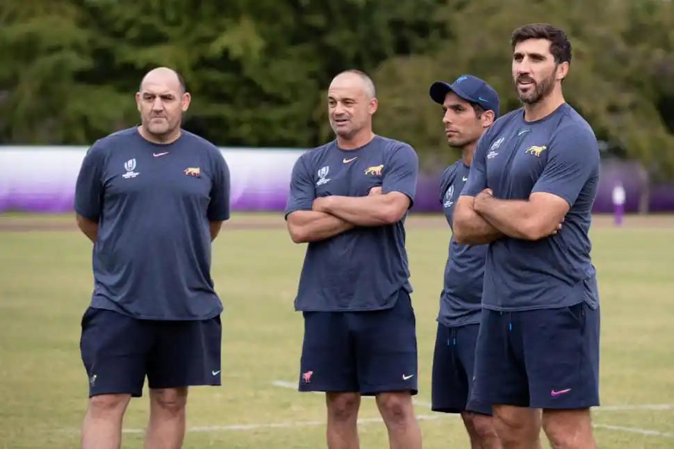 TRABAJAN. Ledesma (izquierda) y su ayudante Nicolás Fernández Miranda. 