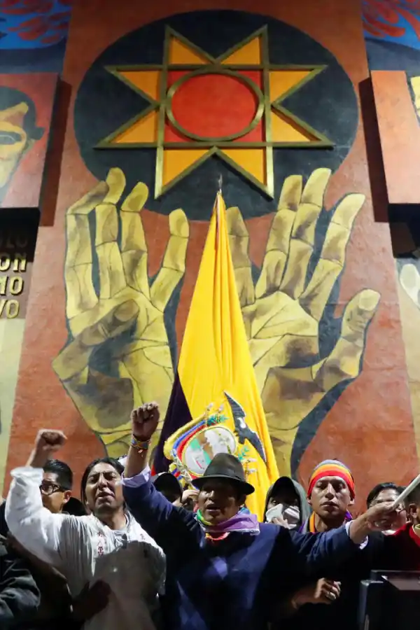 CABEZA. Mujeres de comunidades originarias lideran el movimiento.  reuters