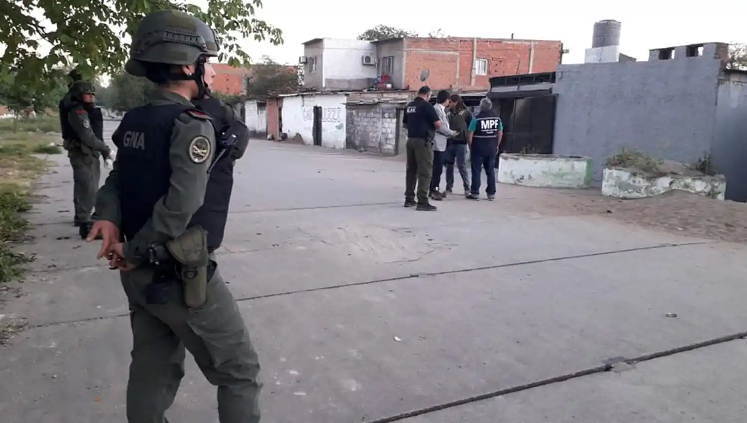 Allanamiento en San Cayetano