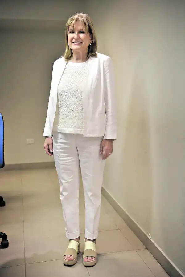 Ascárate lució un conjunto blanco ideal para los días de calor. 