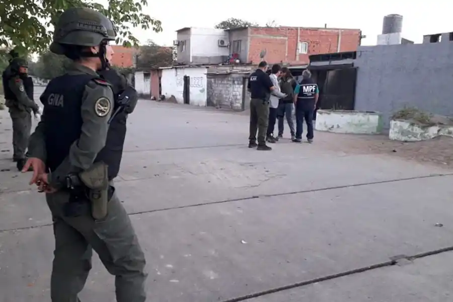 Allanamiento en San Cayetano