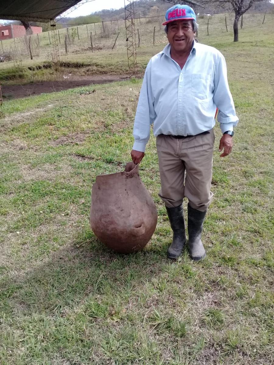 Uno de los hombres del club Las Lajitas que encontraron la urna.