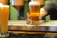 Una menos para combatir el calor: las cervezas aumentaron hasta un 30%