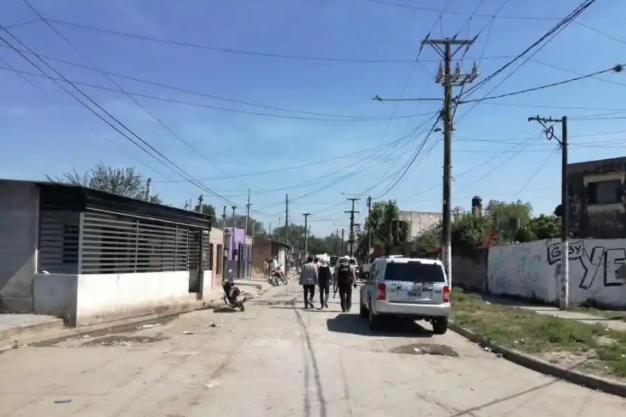 CONTROL. Representantes del Ministerio Público Fiscal recorren la zona de los operativos.