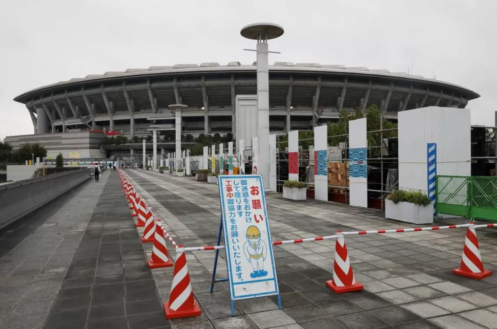 ESTADIO DESIERTO. En el Yokohama Stadium debió disputarse el partido entre los seleccionados de Inglaterra y Francia. 