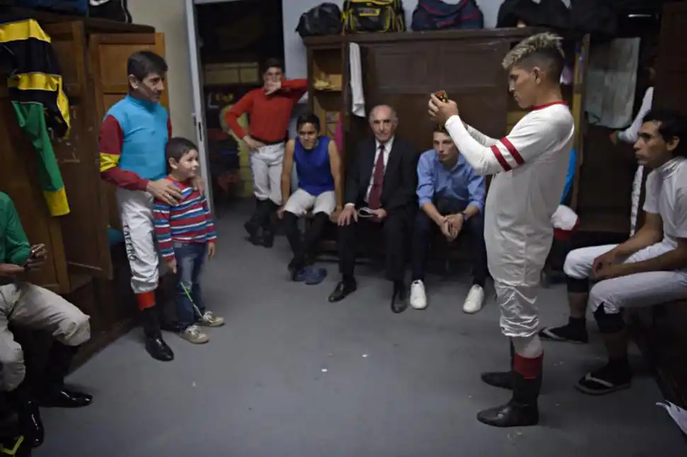 SUS COLORES PREFERIDOS. Pablo Falero triunfando con un ejemplar del stud-haras “Vacación”.