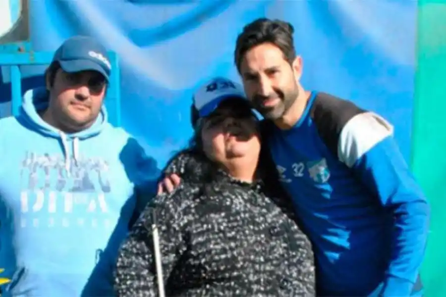 SU ÍDOLO. Gabriela Naranjo, no vidente, junto a Cristian Lucchetti. credito xxxxxxxx