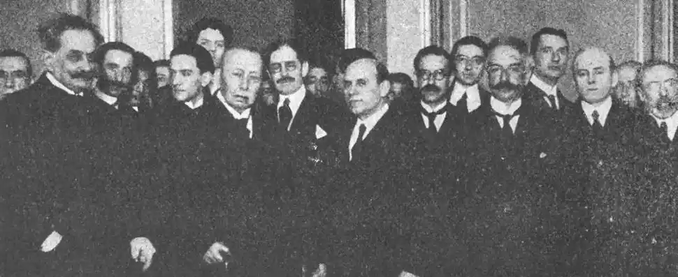 DIAS ANTES DE MORIR. El doctor De la Plaza en Córdoba, al centro, junto a Enrique Martínez Paz. Al extremo izquierdo,  el gobernador Ramón J. Cárcano 