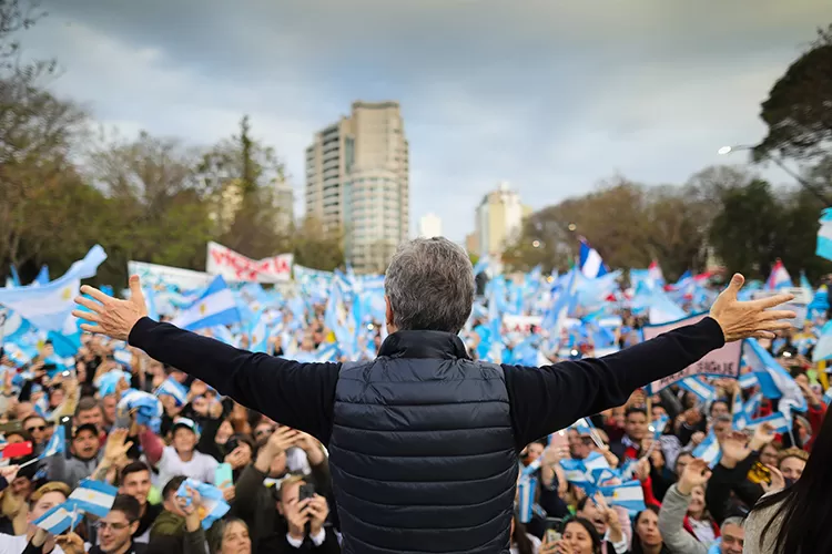 Macri en Paraná, frente a sus seguidores en la marcha del Sí se puede