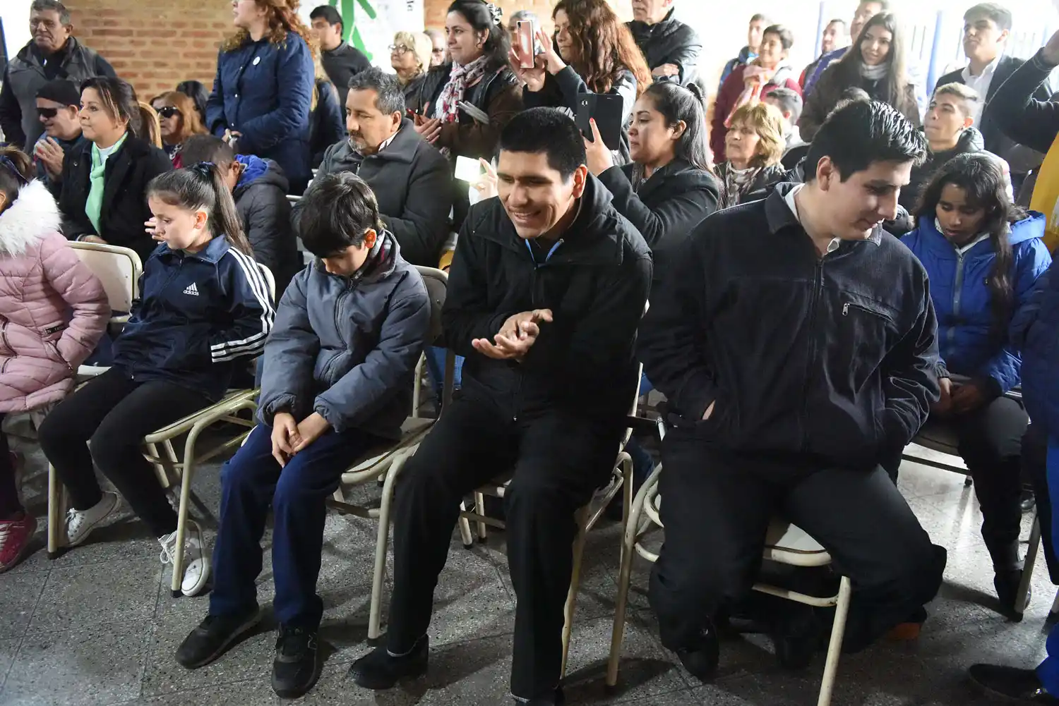 Perdieron la vista, pero en la escuela recuperaron el entusiasmo