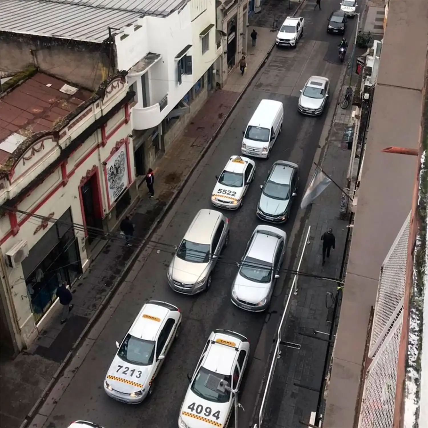 LARGAS FILAS. Congestión en San Juan al 600.