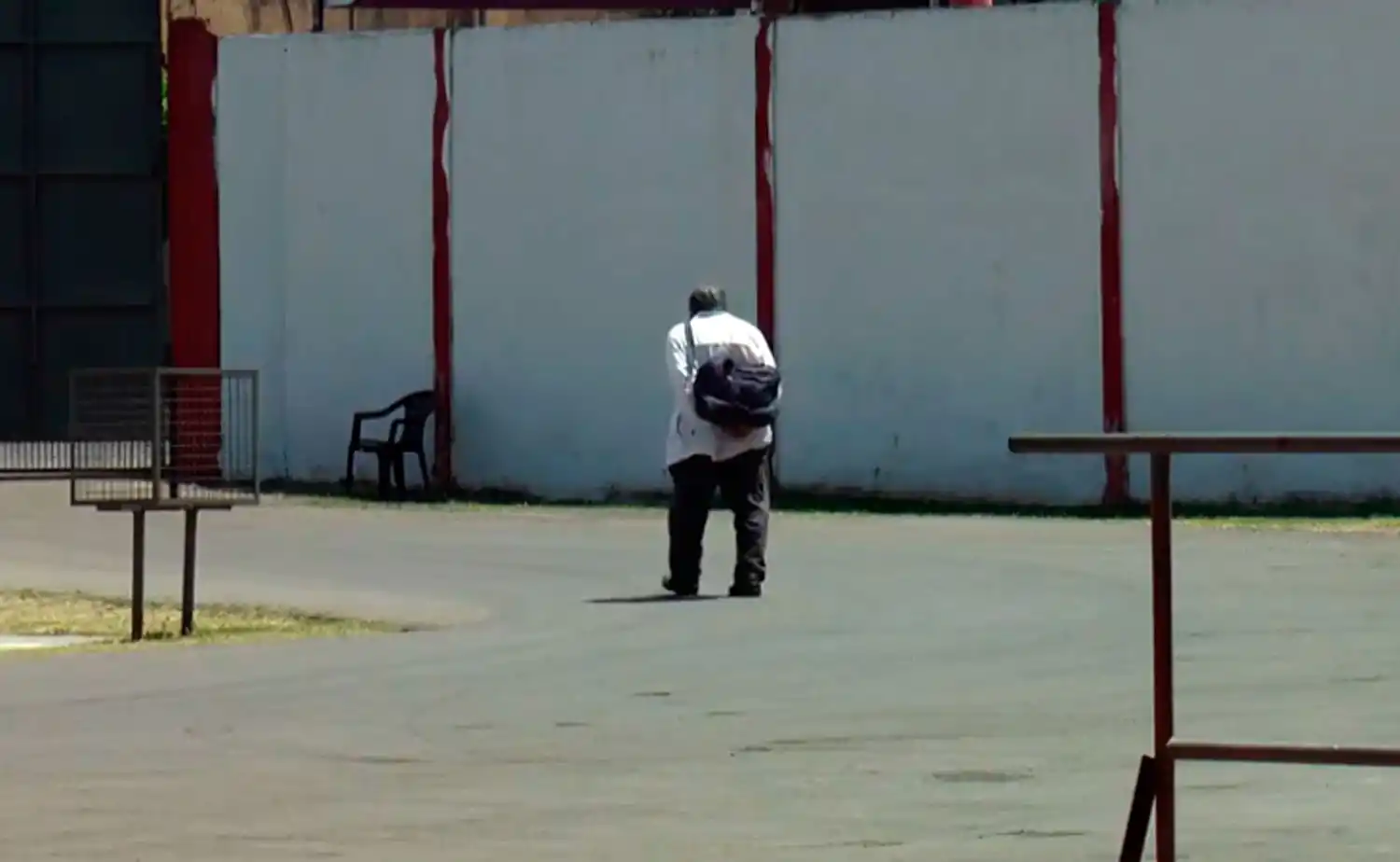 A DIARIO. El masajista toma colectivos para llegar todas las mañanas a los entrenamientos del plantel.