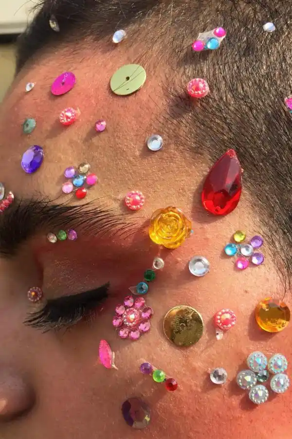 ÚNICO Y COLORIDO. Maquillaje creado por Ana Lucía Troncoso, la modelo es Mariana Bassols. ENZO PORTILLO