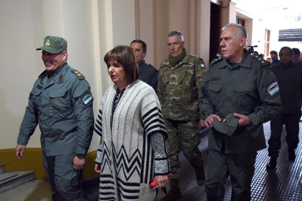 COMANDO ELECTORAL. La ministra se reunió con autoridades de las fuerzas. la gaceta / fotos de DIEGO ARAOZ