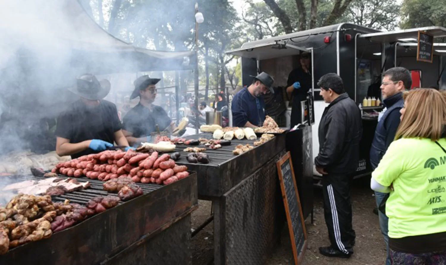 Feria Gourmet: un patio de comidas al aire libre en la plaza San Martín 
