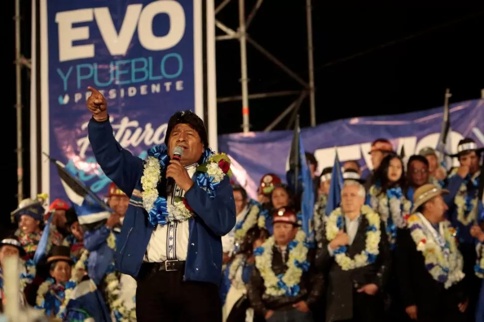 EN EL ALTO. Morales reunió a miles de bolivianos en la ciudad con mayor población aymara del mundo.  reuters
