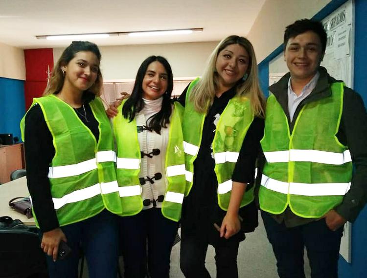 Lourdes Pou, Josefina Ibarra, Florencia Gerez y Pablo Bazán, los cuatro estudiantes de la Unsta que salieron a la calle a hacer controles de tránsito.