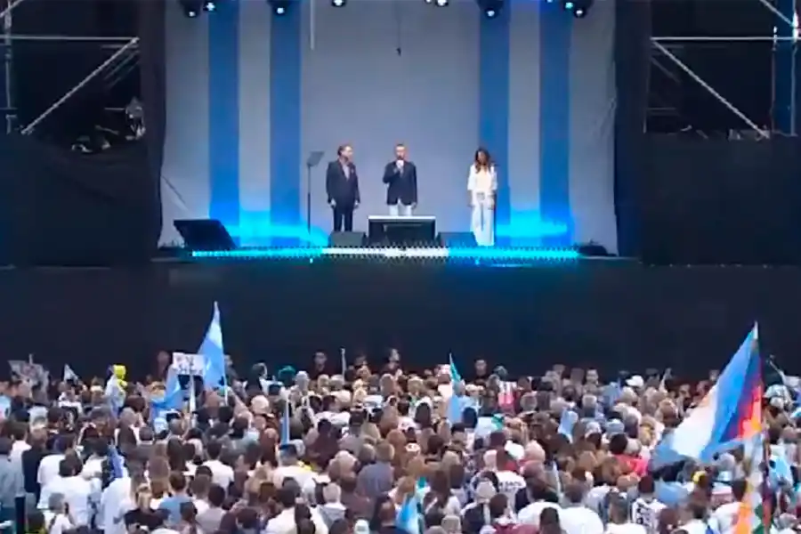 Macri en el Obelisco: “Tenemos que dar vuelta la elección”