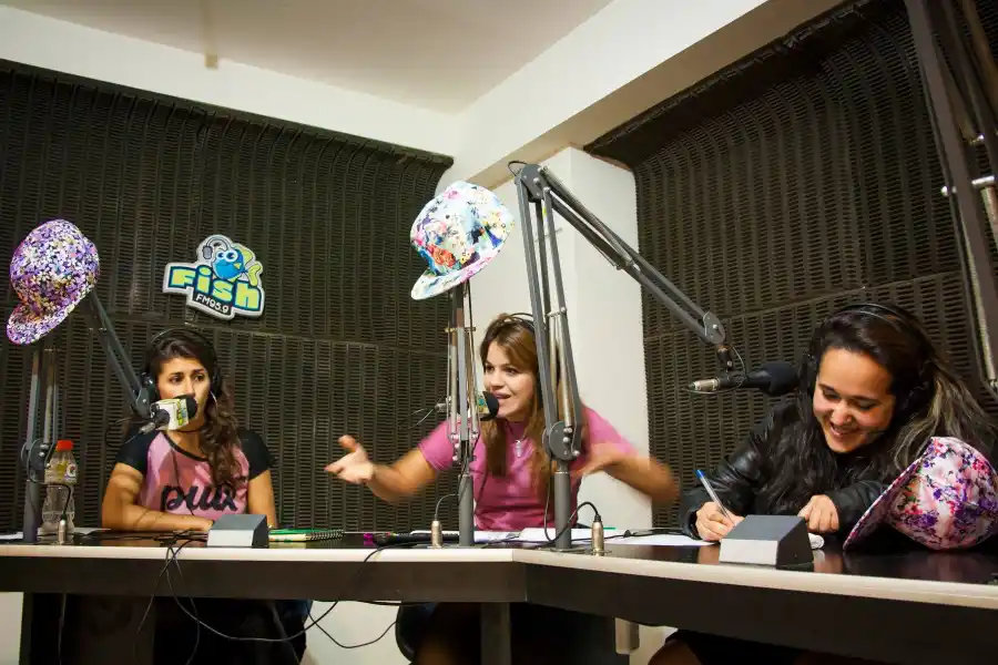 QUE GUARANGA, POR RADIO FISH