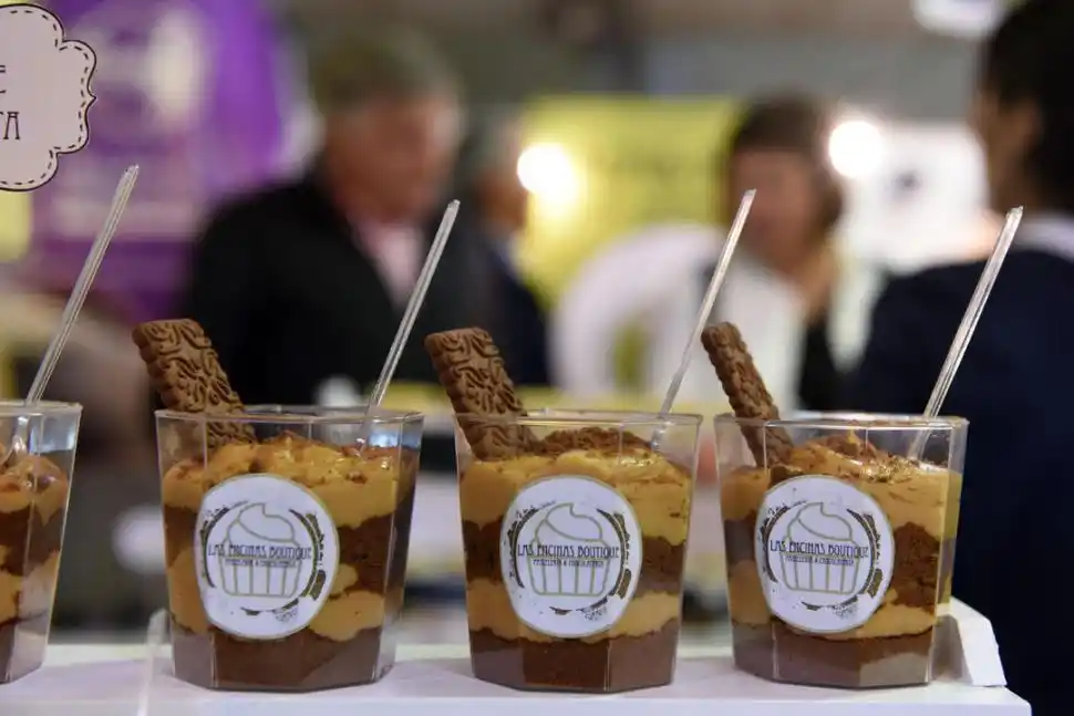 CALÓRICO. En el sector de Dulces hay desde tortas a postres en vasos.
