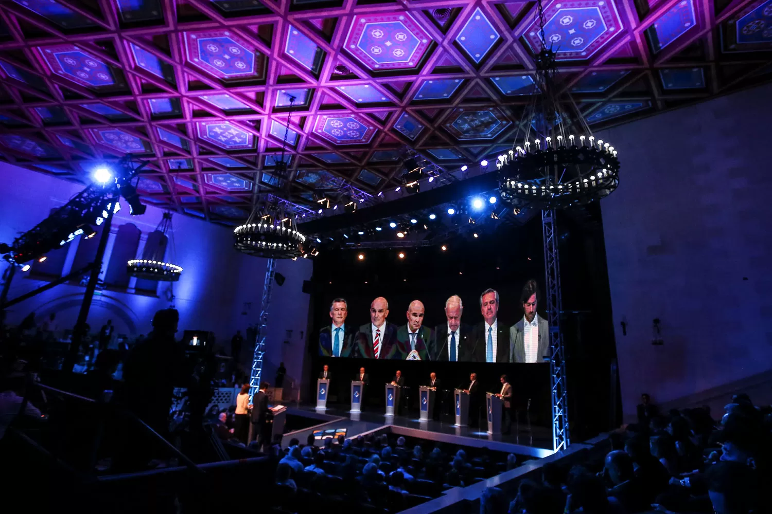 Segundo debate presidencial: seis candidatos, cuatro consignas