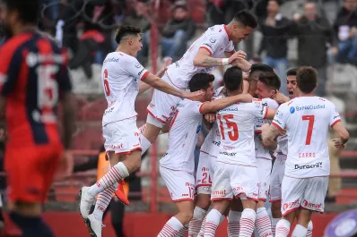 Huracán festejó en el clásico ante San Lorenzo en el Tomás Ducó