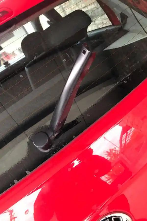 Hace 10 días que una parada de colectivos está a oscuras en San Pablo