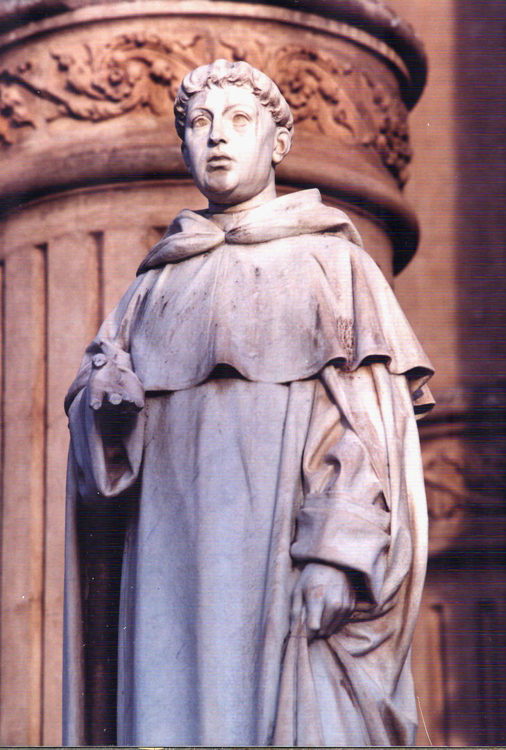 LA ESTATUA. En 1916 se descubrió la estatua del célebre dominico, en el atrio de nuestra basílica de Santo Domingo. 