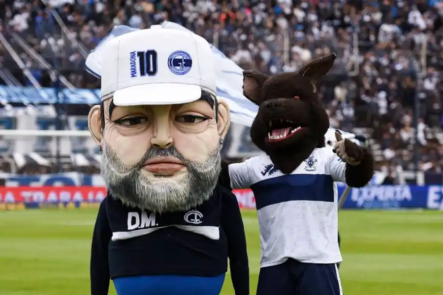 DEBUT. El muñeco de Diego no tuvo la mejor suerte, en su presentación: perdió.