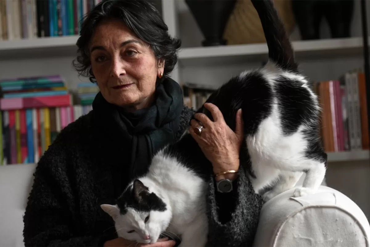 GABRIELA MASSUH. La escritora tucumana, durante la entrevista en su casa del barrio porteño de Palermo.