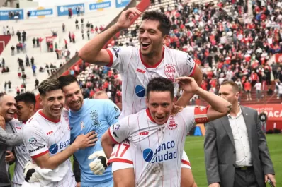 Clásico polémico: triunfo y “apretada”