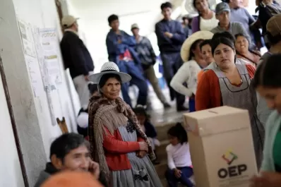 Se detiene el escrutinio provisorio en Bolivia y opositores denuncian fraude