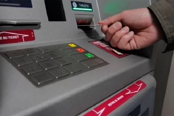 Los estatales cobrarán desde el viernes casi un 17% extra por la cláusula gatillo
