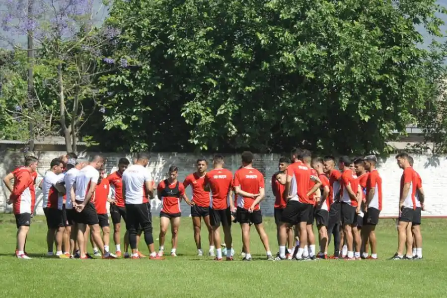 A SEGUIR IGUAL. Los DT hablaron y dejaron bien en claro los próximos pasos.  