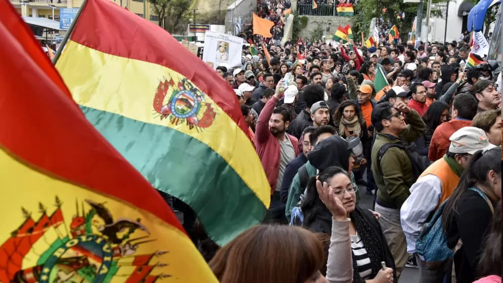El resultado electoral confuso agita la violencia en Bolivia