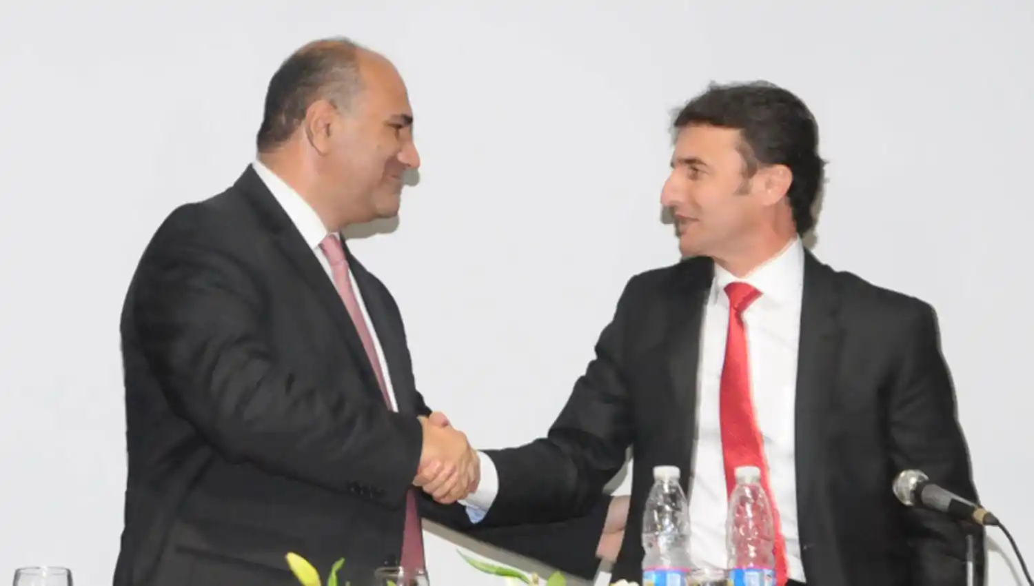 Manzur saluda el intendente de Concepción, Roberto Sánchez.