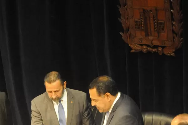 Juri preside el Concejo por los votos bussistas